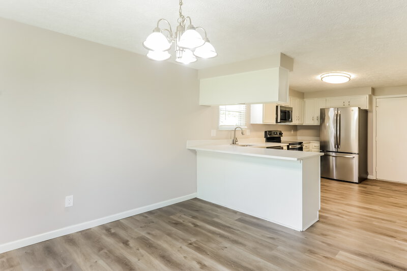 1,795/Mo, 8130 Clayburn Dr Indianapolis, IN 46268 Dining Room View