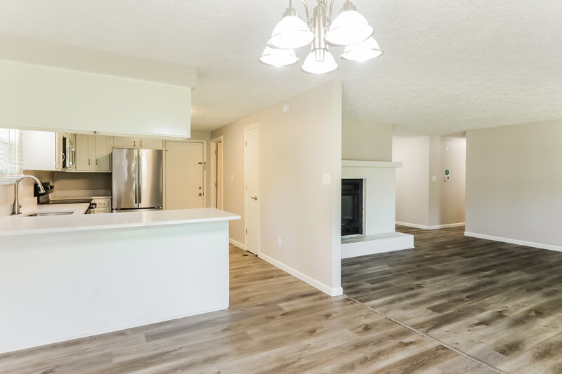 1,795/Mo, 8130 Clayburn Dr Indianapolis, IN 46268 Dining Room View 2