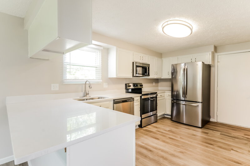 1,795/Mo, 8130 Clayburn Dr Indianapolis, IN 46268 Kitchen View