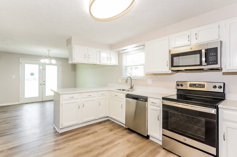 1,795/Mo, 8130 Clayburn Dr Indianapolis, IN 46268 Kitchen View 2