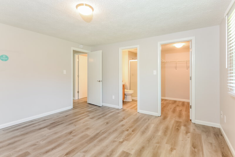 1,795/Mo, 8130 Clayburn Dr Indianapolis, IN 46268 Main Bedroom View 2