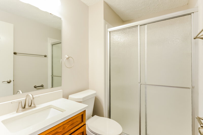 1,795/Mo, 8130 Clayburn Dr Indianapolis, IN 46268 Main Bathroom View