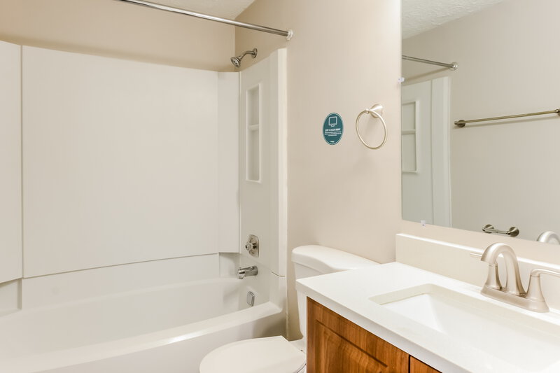1,795/Mo, 8130 Clayburn Dr Indianapolis, IN 46268 Bathroom View
