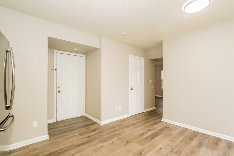 1,830/Mo, 8129 Maple Stream Ln Indianapolis, IN 46217 Misc View 4