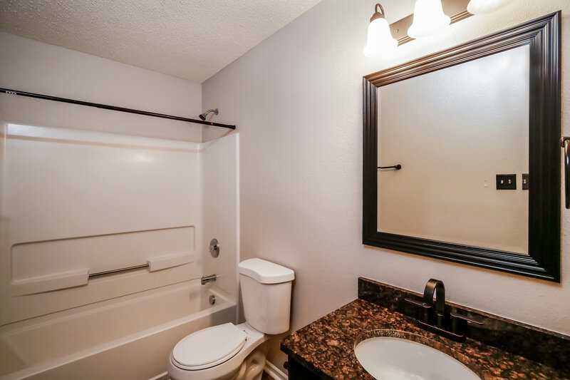 1,955/Mo, 12643 White Rabbit Dr Indianapolis, IN 46235 Bathroom View