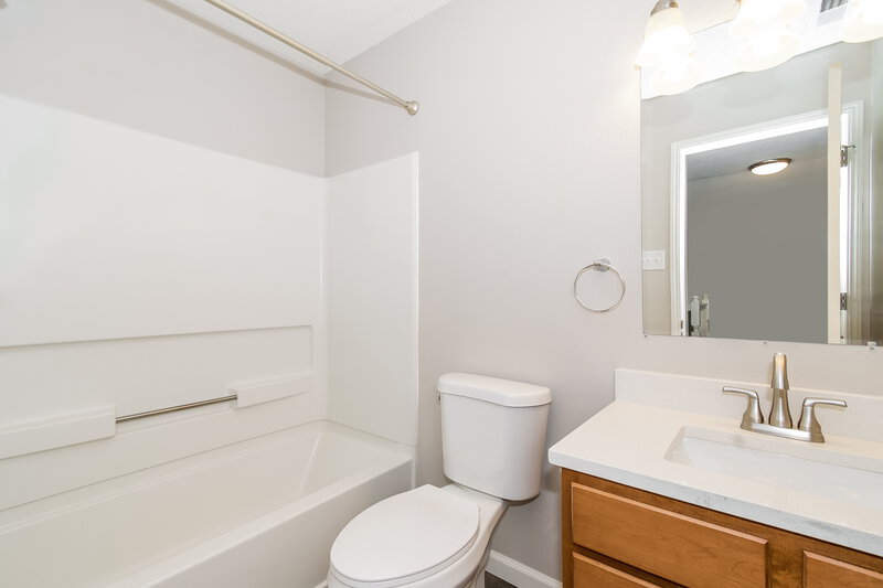 1,860/Mo, 13027 N Becks Grove Dr Camby, IN 46113 Main Bathroom View