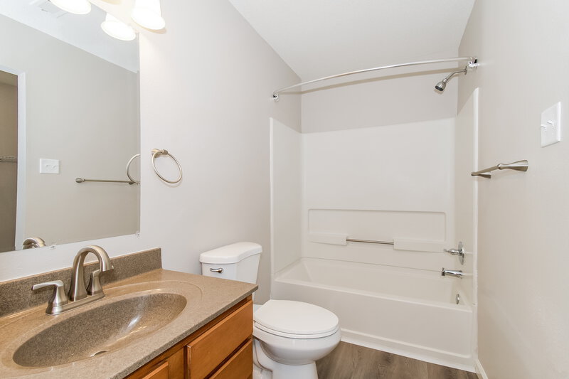 1,860/Mo, 13027 N Becks Grove Dr Camby, IN 46113 Bathroom View