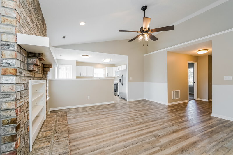 1,905/Mo, 233 Sweetheart Ct Greenfield, IN 46140 Living Room View 2