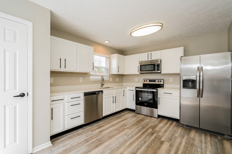 1,905/Mo, 233 Sweetheart Ct Greenfield, IN 46140 Kitchen View 2