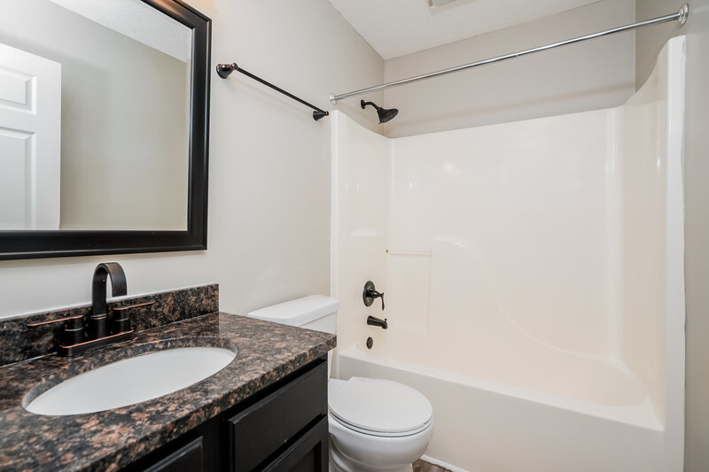 1,905/Mo, 233 Sweetheart Ct Greenfield, IN 46140 Bathroom View