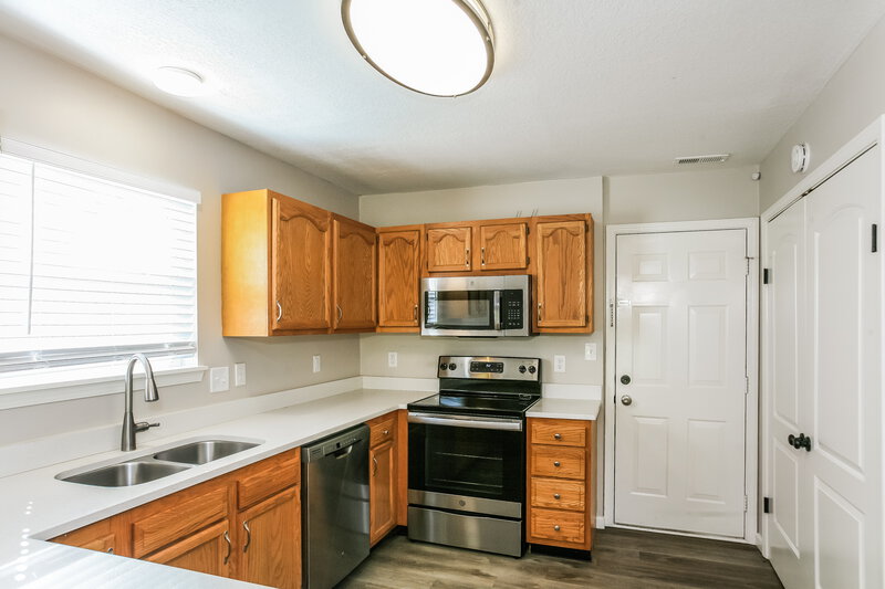 1,830/Mo, 15510 Wandering Way Noblesville, IN 46060 Kitchen View 2