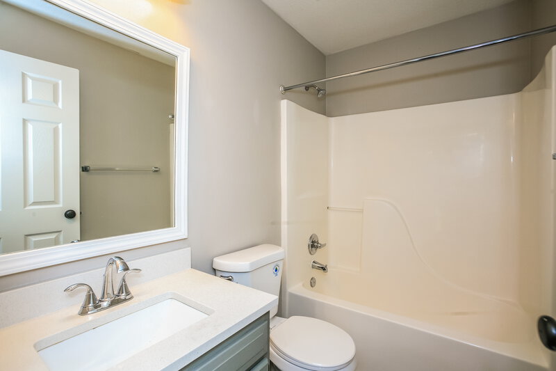 1,830/Mo, 15510 Wandering Way Noblesville, IN 46060 Bathroom View
