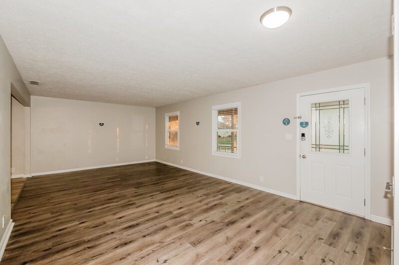 1,775/Mo, 11320 Bloomfield Dr Indianapolis, IN 46259 Living Room View 2