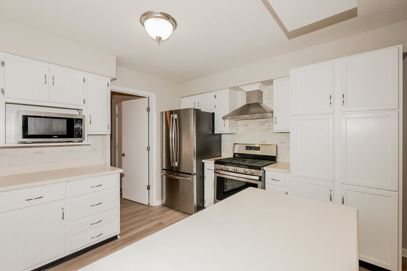 1,775/Mo, 11320 Bloomfield Dr Indianapolis, IN 46259 Kitchen View