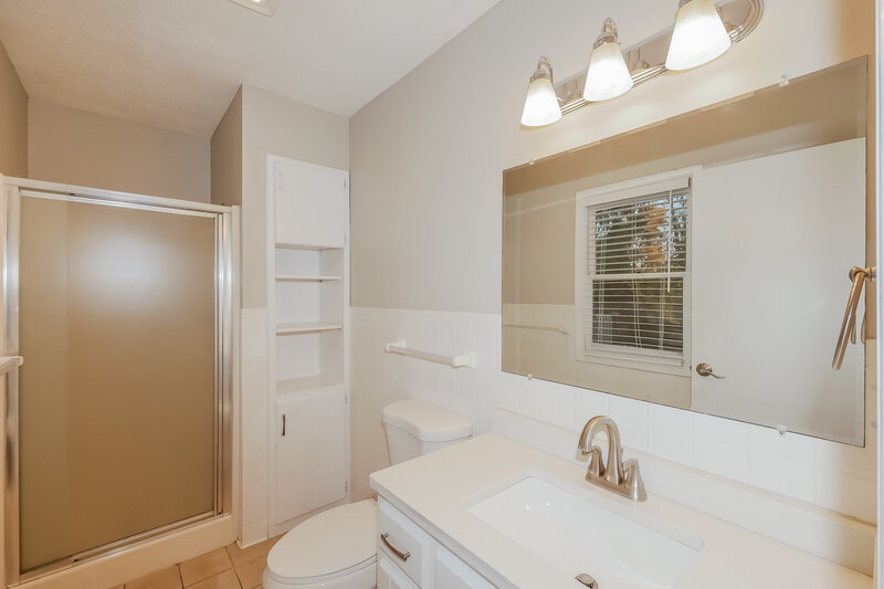 1,775/Mo, 11320 Bloomfield Dr Indianapolis, IN 46259 Main Bathroom View