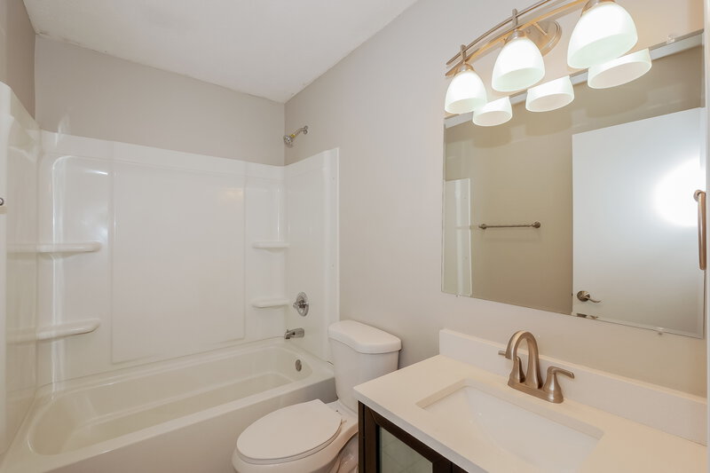 1,775/Mo, 11320 Bloomfield Dr Indianapolis, IN 46259 Bathroom View