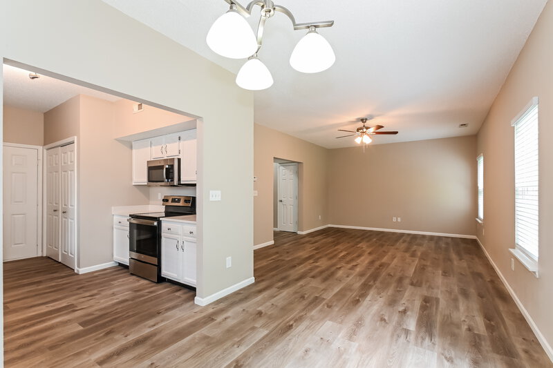 1,760/Mo, 2826 Cahokia Ct Indianapolis, IN 46217 Living Room View 2