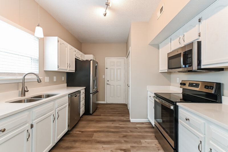 1,760/Mo, 2826 Cahokia Ct Indianapolis, IN 46217 Kitchen View