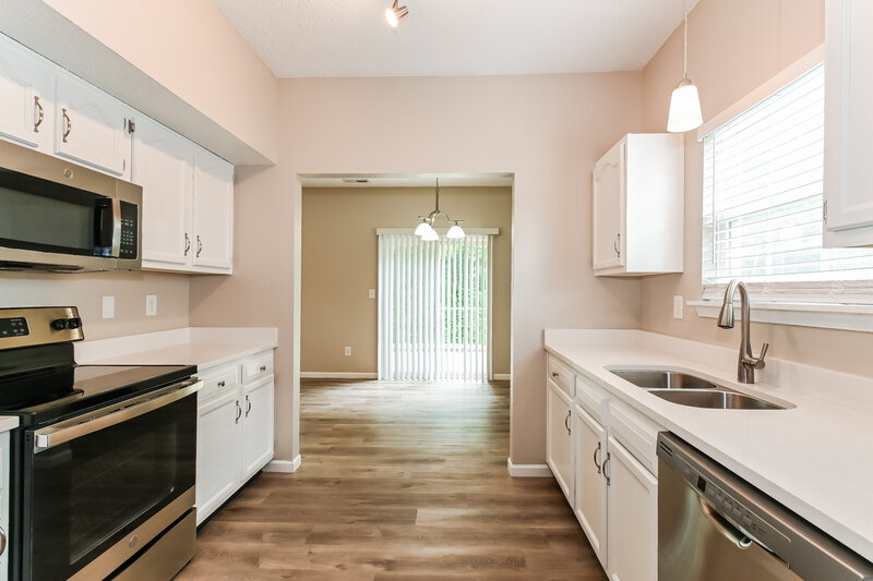 1,760/Mo, 2826 Cahokia Ct Indianapolis, IN 46217 Kitchen View 2