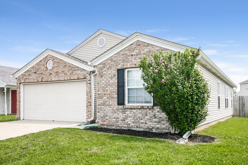 1,740/Mo, 8615 Bluff Point Dr Camby, IN 46113 Front View