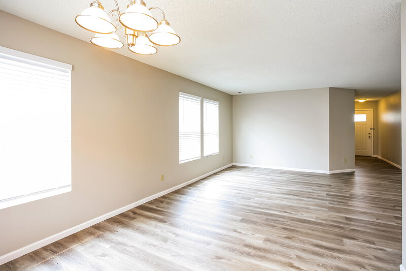 1,740/Mo, 8615 Bluff Point Dr Camby, IN 46113 Dining Room View