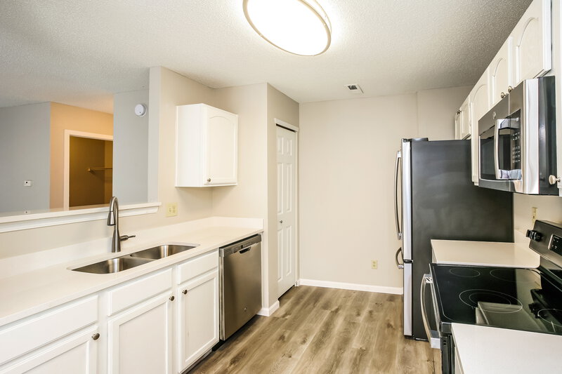 1,740/Mo, 8615 Bluff Point Dr Camby, IN 46113 Kitchen View 2