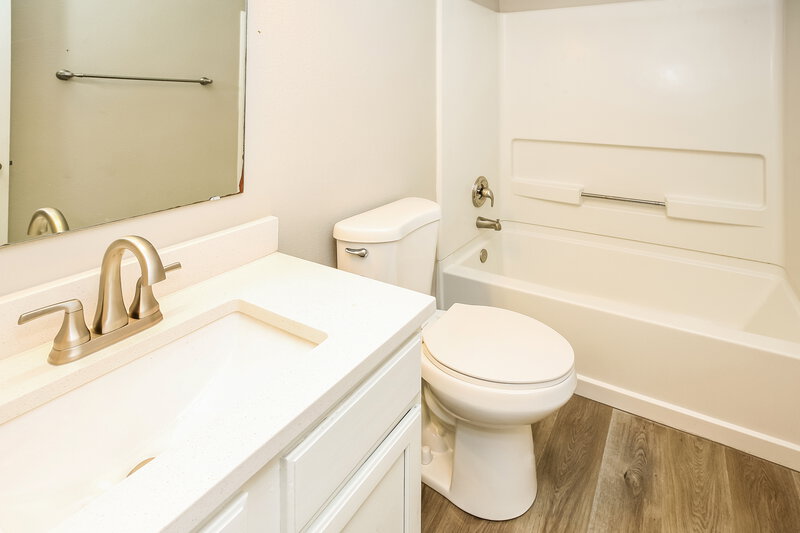 1,740/Mo, 8615 Bluff Point Dr Camby, IN 46113 Bathroom View