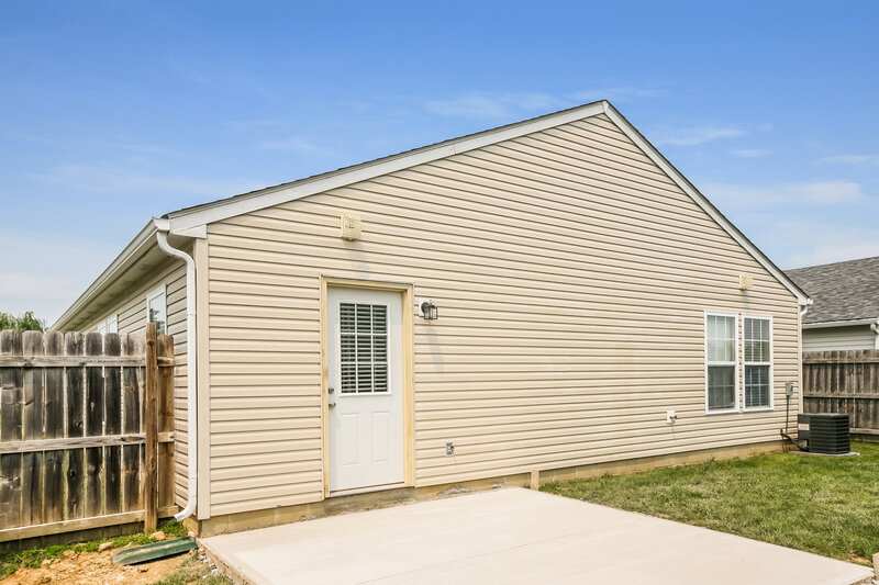 1,740/Mo, 8615 Bluff Point Dr Camby, IN 46113 Rear View