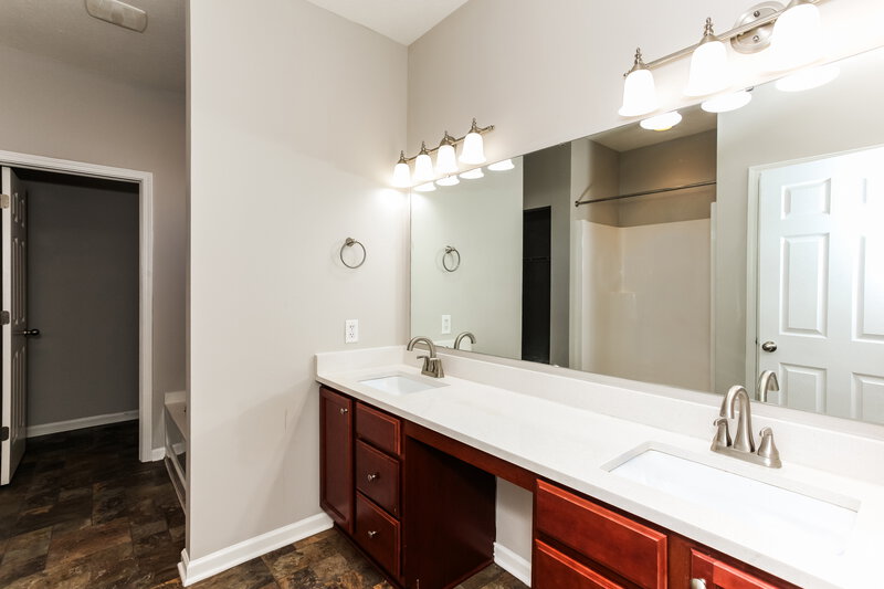 2,105/Mo, 8267 Templederry Dr Brownsburg, IN 46112 Main Bathroom View