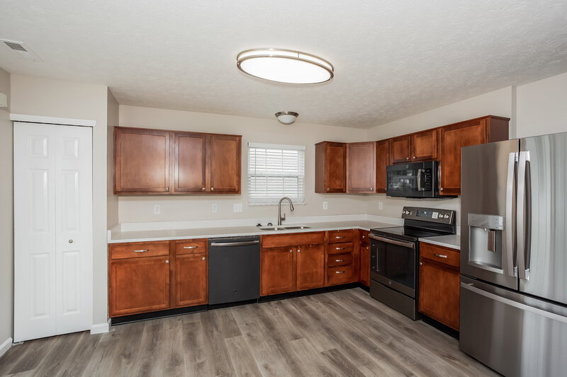 2,450/Mo, 11309 Seattle Slew Dr Noblesville, IN 46060 Kitchen View