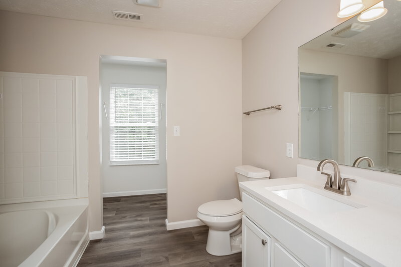 2,450/Mo, 11309 Seattle Slew Dr Noblesville, IN 46060 Main Bathroom View