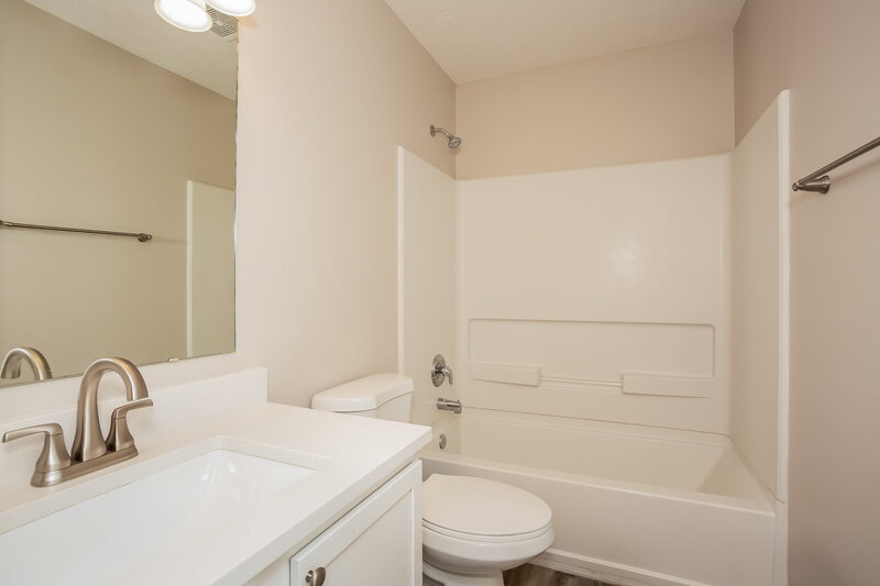2,450/Mo, 11309 Seattle Slew Dr Noblesville, IN 46060 Bathroom View
