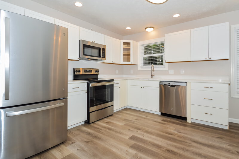 1,630/Mo, 7142 Oldham Dr Indianapolis, IN 46221 Kitchen View