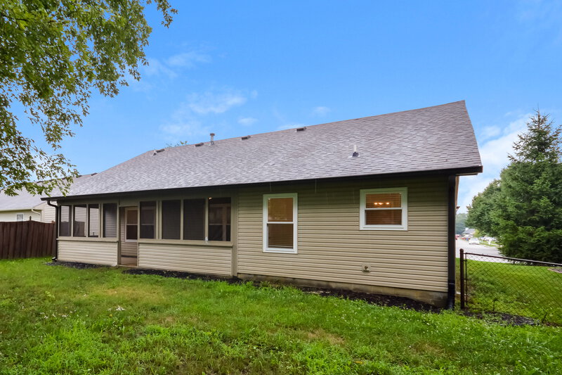 1,630/Mo, 7142 Oldham Dr Indianapolis, IN 46221 Rear View 2