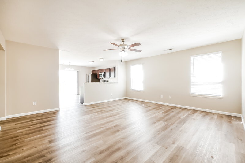 1,630/Mo, 6439 Emerald Springs Dr Indianapolis, IN 46221 Living Room View 2