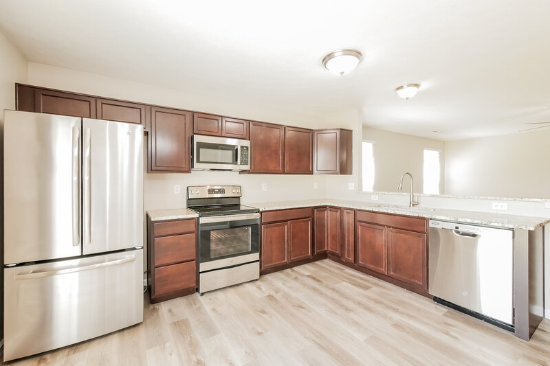 1,630/Mo, 6439 Emerald Springs Dr Indianapolis, IN 46221 Kitchen View