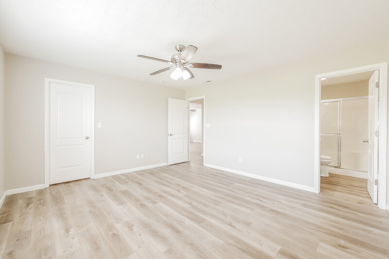 1,630/Mo, 6439 Emerald Springs Dr Indianapolis, IN 46221 Main Bedroom View