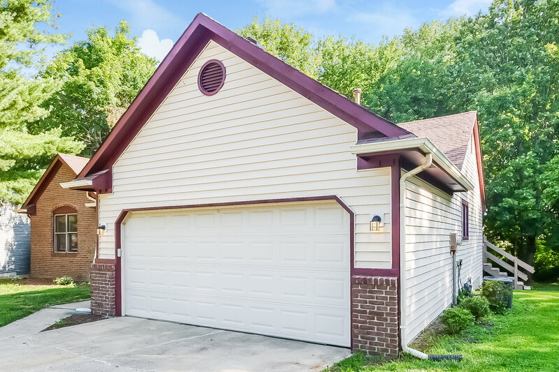 1,760/Mo, 5865 Petersen Ct Indianapolis, IN 46254 Front View 2