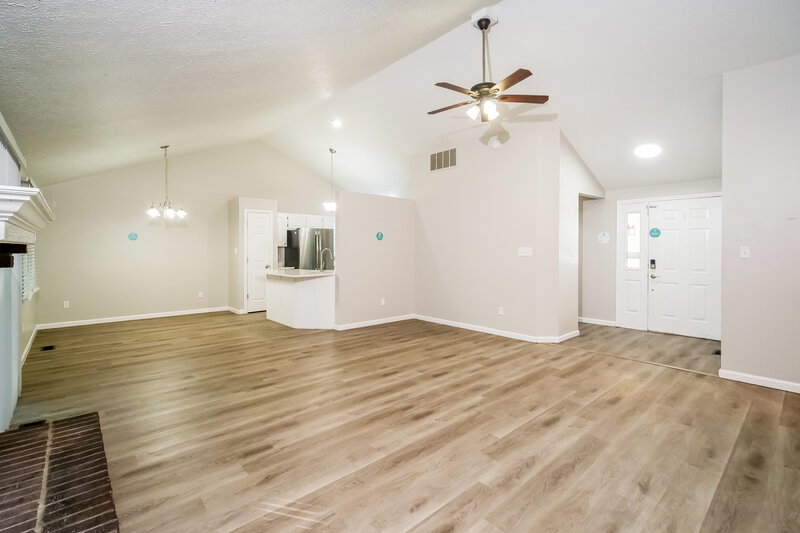 1,760/Mo, 5865 Petersen Ct Indianapolis, IN 46254 Living Room View 2