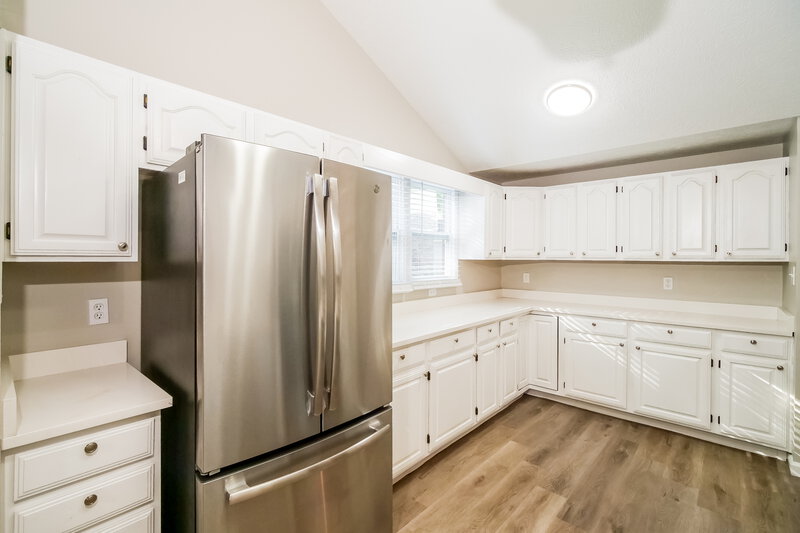 1,760/Mo, 5865 Petersen Ct Indianapolis, IN 46254 Kitchen View