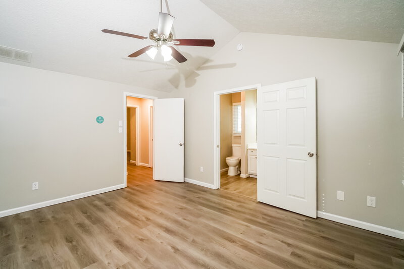 1,760/Mo, 5865 Petersen Ct Indianapolis, IN 46254 Main Bedroom View 2