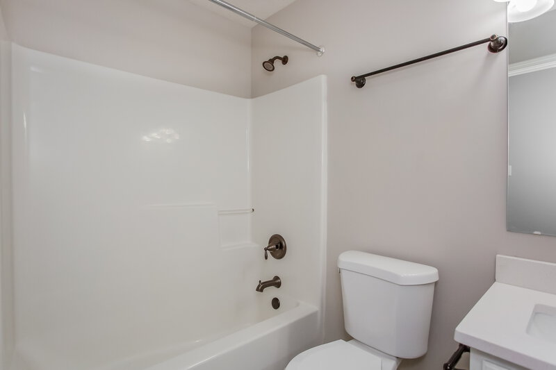 2,090/Mo, 16901 Peach Ln Noblesville, IN 46062 Bathroom View