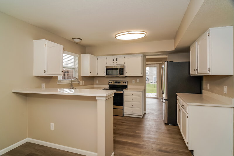 1,960/Mo, 605 Sun Ridge Blvd Avon, IN 46123 Kitchen View