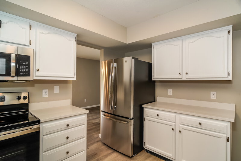 1,960/Mo, 605 Sun Ridge Blvd Avon, IN 46123 Kitchen View 3