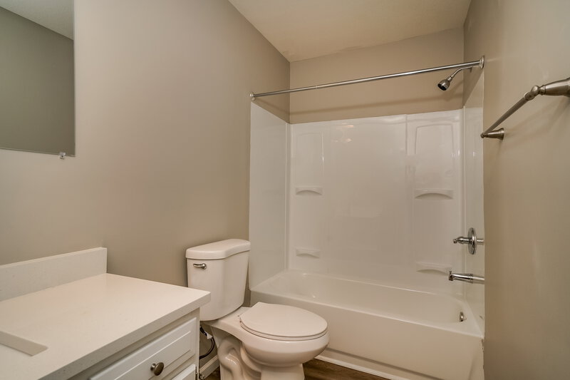 1,960/Mo, 605 Sun Ridge Blvd Avon, IN 46123 Bathroom View