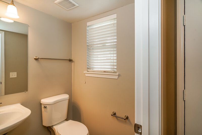 1,960/Mo, 605 Sun Ridge Blvd Avon, IN 46123 Bathroom View 2