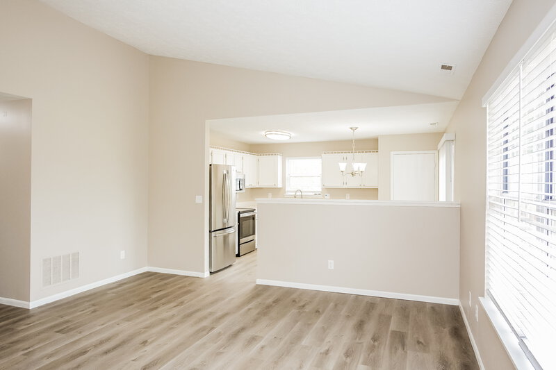 1,720/Mo, 6204 Glenshire Ln Indianapolis, IN 46237 Living Room View