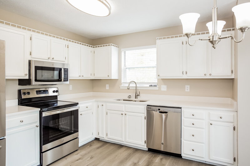 1,720/Mo, 6204 Glenshire Ln Indianapolis, IN 46237 Kitchen View