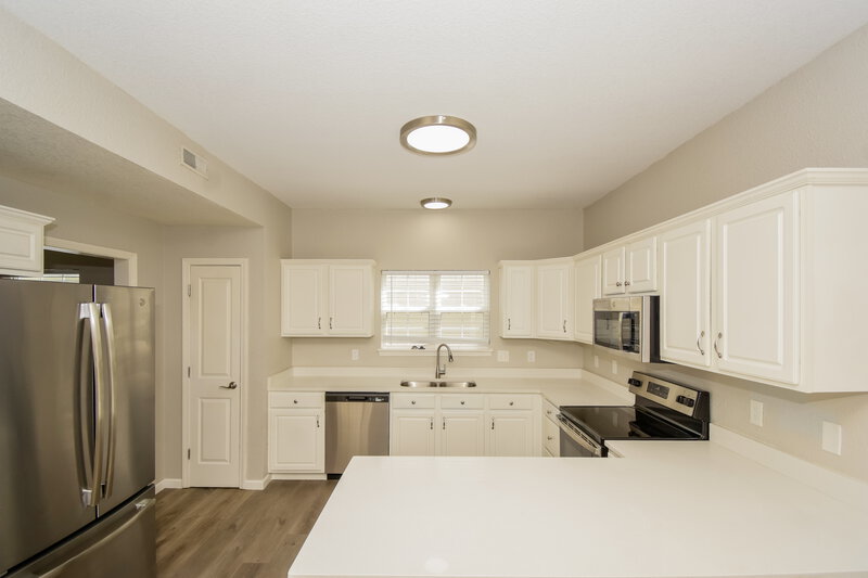 2,105/Mo, 10823 Roundtree Rd Fishers, IN 46037 Kitchen View