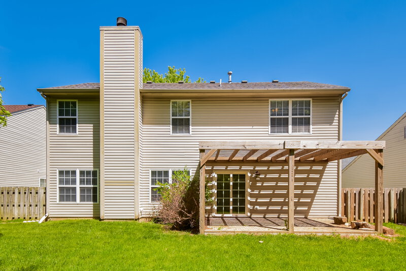 2,105/Mo, 10823 Roundtree Rd Fishers, IN 46037 Rear View